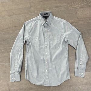 Banana Republic Men's Light Gray Button Down Shirt